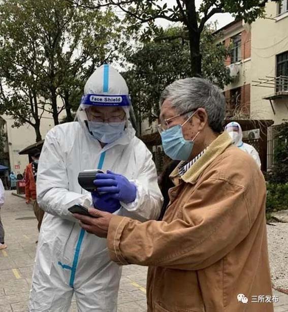 安楠、陈凯、郑智豪、魏杰在天平街道永嘉新村参与志愿服务ww.jpg